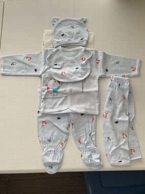MOTHER Baby Blue Fox Print 5-Piece Set (Hat, Bib, Top, 2-Pants)